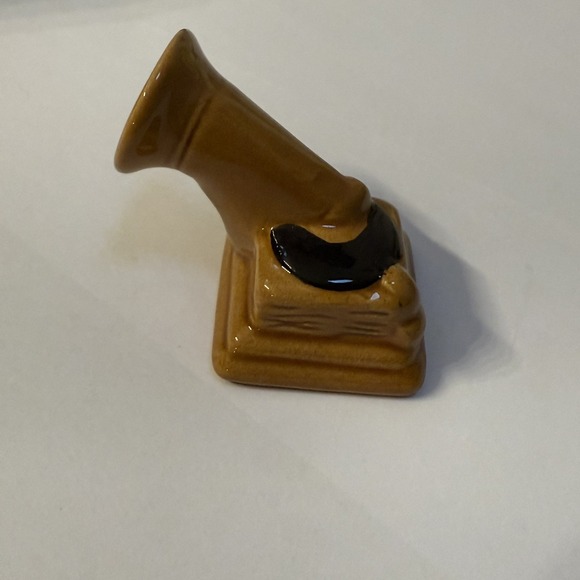 NIB ~ RARE! Vintage Nipper RCA Dog & Record Player Ceramic Salt & Pepper Shaker - Picture 2 of 16